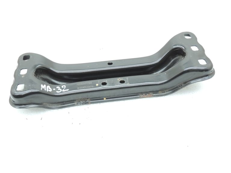 Oriģinālā Mercedes Benz W205 AMG C63 aizmugurējais automātiskās transmisijas stiprinājums A2052401702