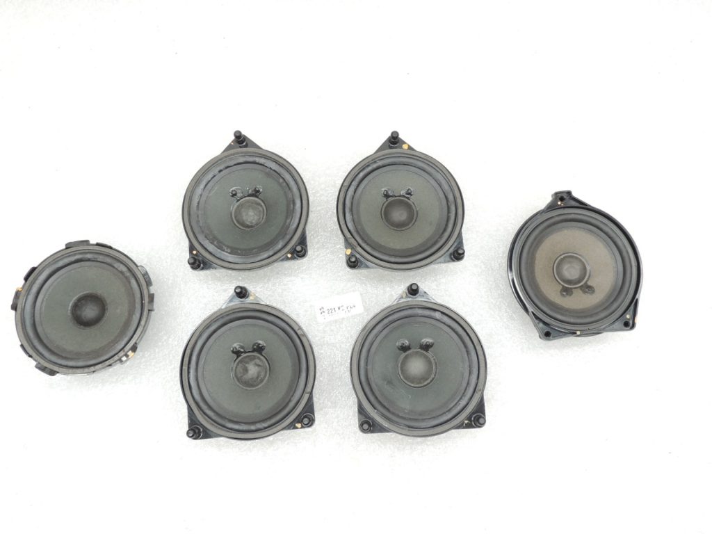 Oriģinālais Mercedes Benz W205 centrālo skaļruņu komplekts A2228200202 A2058204203