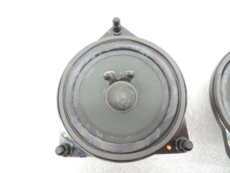 Oriģinālais Mercedes Benz W205 centrālo skaļruņu komplekts A2228200202 A2058204203
