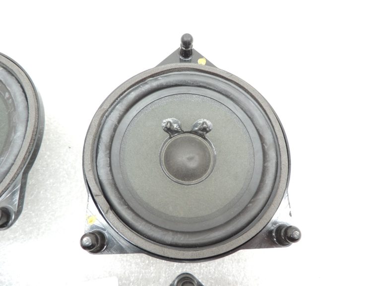 Oriģinālais Mercedes Benz W205 centrālo skaļruņu komplekts A2228200202 A2058204203