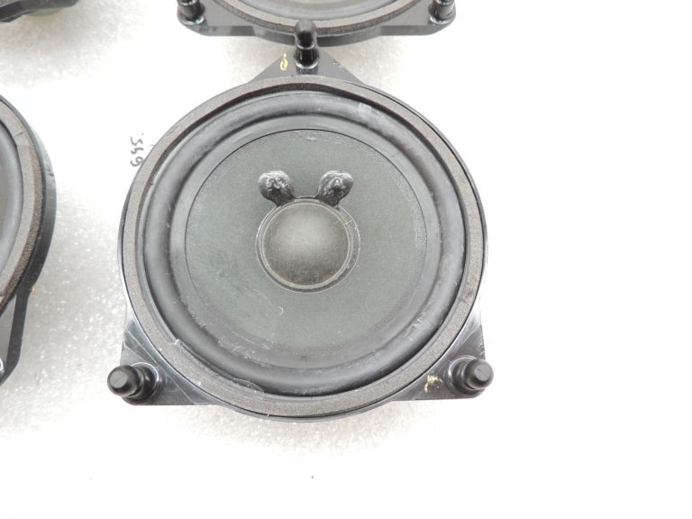 Oriģinālais Mercedes Benz W205 centrālo skaļruņu komplekts A2228200202 A2058204203
