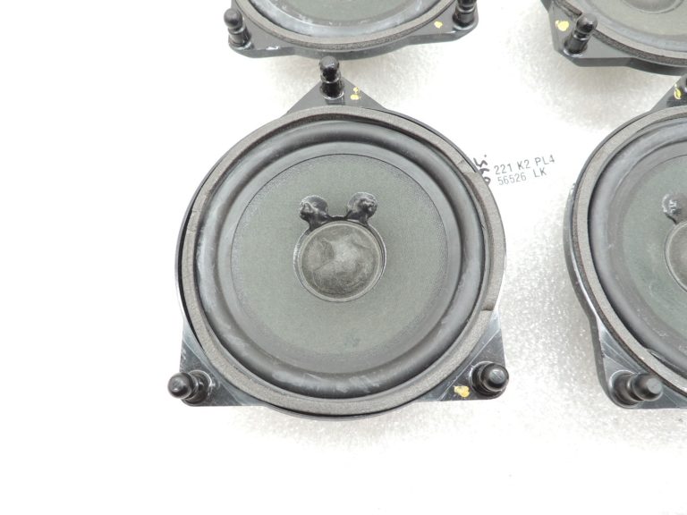 Oriģinālais Mercedes Benz W205 centrālo skaļruņu komplekts A2228200202 A2058204203