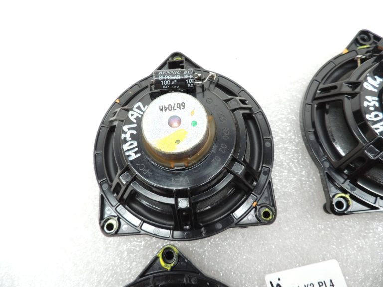 Oriģinālais Mercedes Benz W205 centrālo skaļruņu komplekts A2228200202 A2058204203