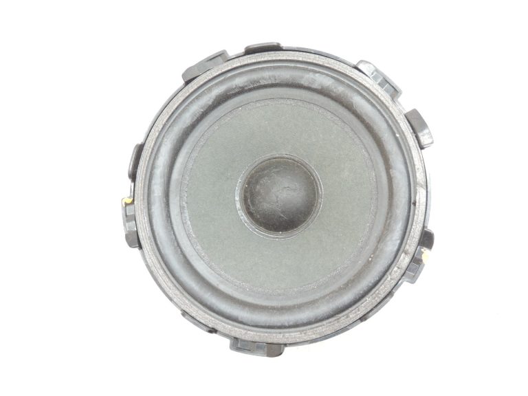 Oriģinālais Mercedes Benz W205 centrālo skaļruņu komplekts A2228200202 A2058204203