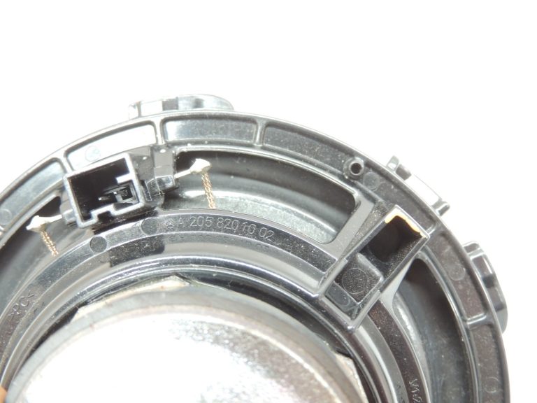 Oriģinālais Mercedes Benz W205 centrālo skaļruņu komplekts A2228200202 A2058204203