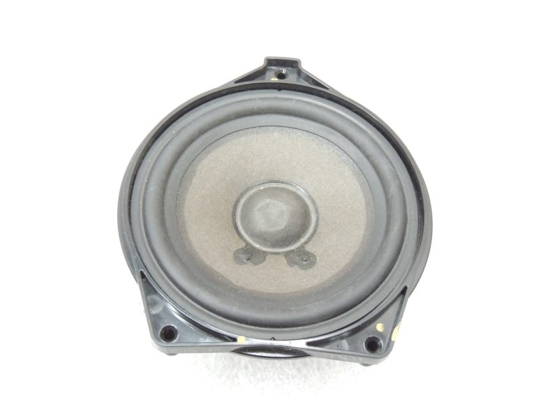 Oriģinālais Mercedes Benz W205 centrālo skaļruņu komplekts A2228200202 A2058204203