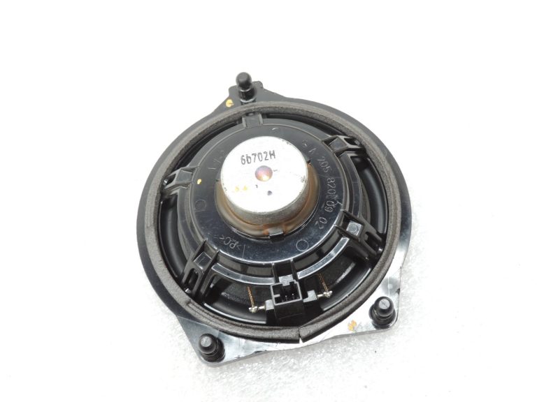 Oriģinālais Mercedes Benz W205 centrālo skaļruņu komplekts A2228200202 A2058204203