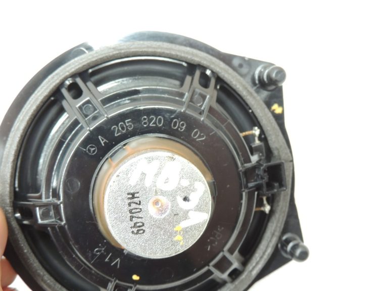 Oriģinālais Mercedes Benz W205 centrālo skaļruņu komplekts A2228200202 A2058204203