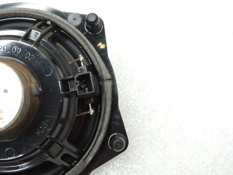 Oriģinālais Mercedes Benz W205 centrālo skaļruņu komplekts A2228200202 A2058204203