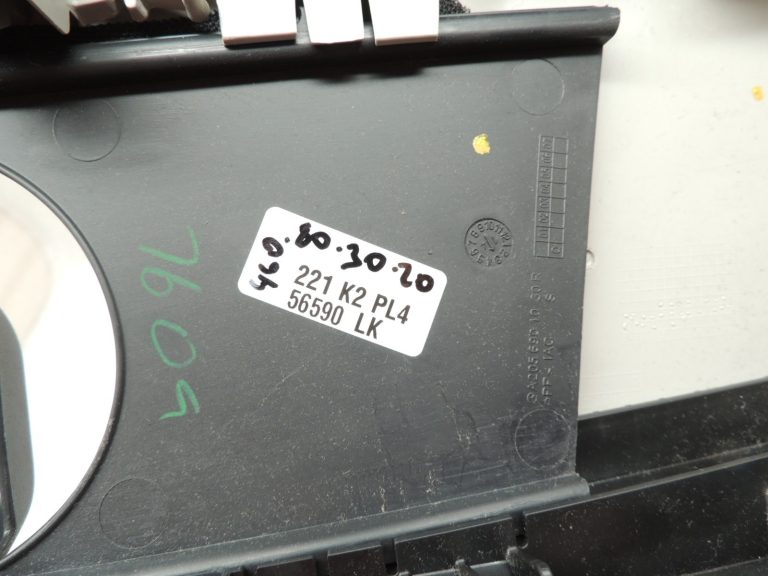 Oriģinālā Mercedes Benz W205 labās B-svārstgala augšējā apdare melna A2056900326