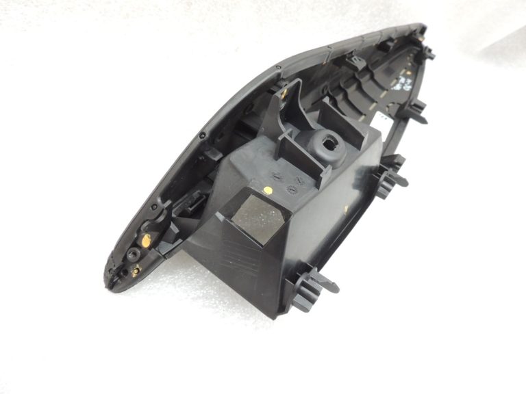 Oriģinālā Mazda 6 III GJ GL durvju paneļa priekšējā labā daļa GHP969371