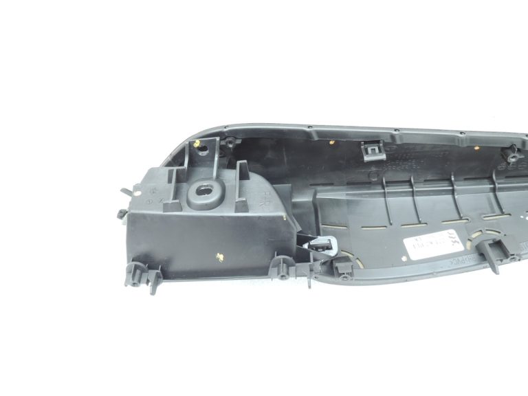 Oriģinālā Mazda 6 III GJ GL durvju paneļa priekšējā labā daļa GHP969371