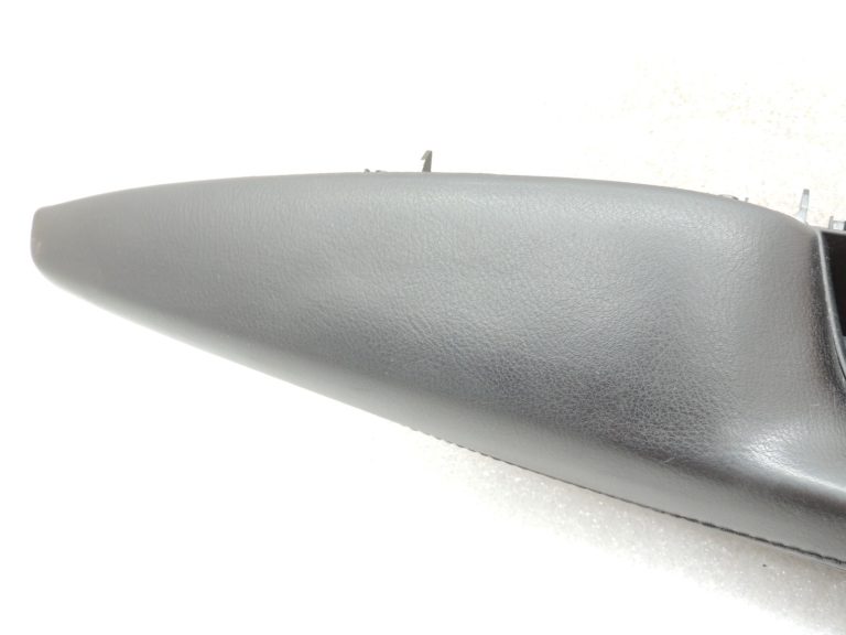 Oriģinālā Mazda 6 III GJ GL durvju paneļa roku balsts priekšējais kreisais GHP969391