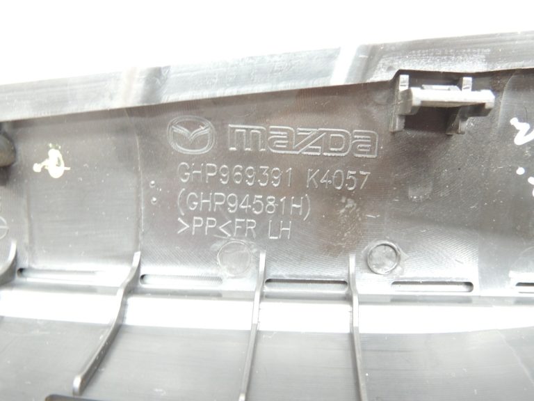 Oriģinālā Mazda 6 III GJ GL durvju paneļa roku balsts priekšējais kreisais GHP969391