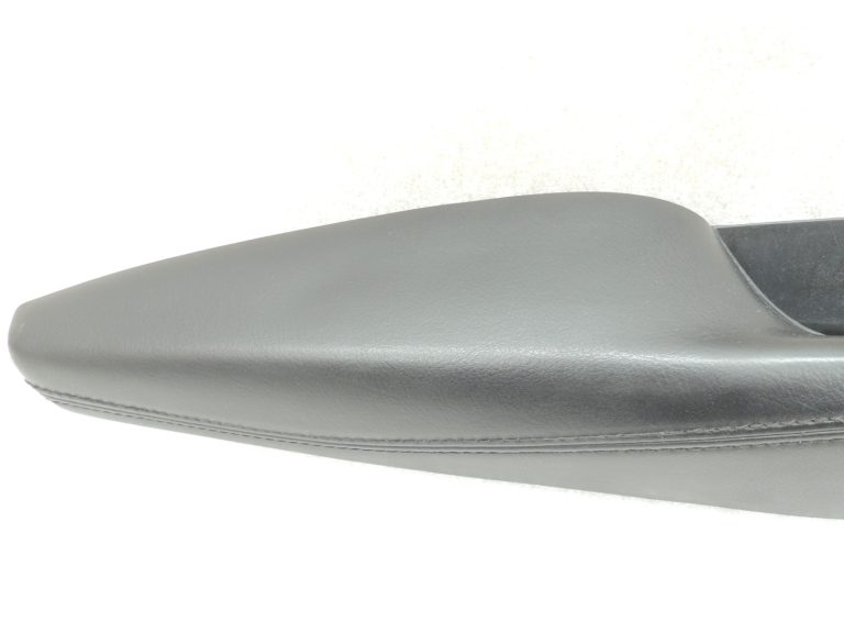 Oriģinālā Mazda 6 III GJ GL durvju paneļa roku balsts priekšējais kreisais GHP969391
