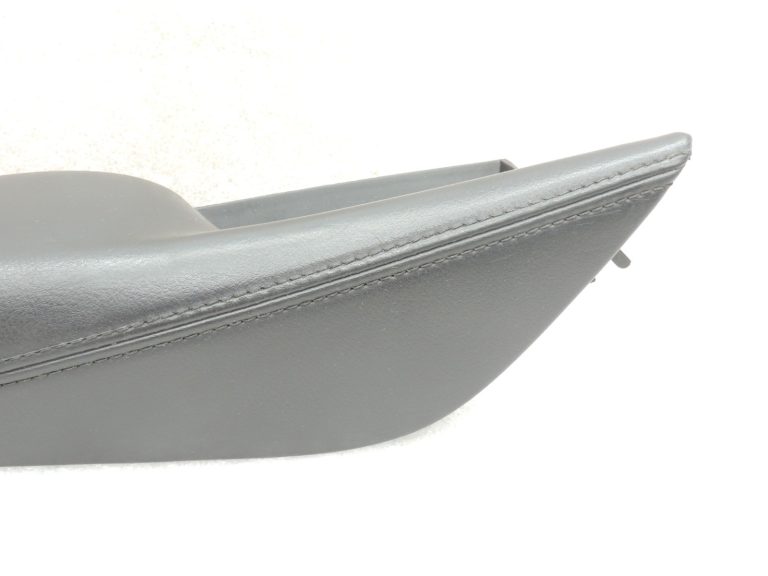 Oriģinālā Mazda 6 III GJ GL durvju paneļa roku balsts priekšējais kreisais GHP969391