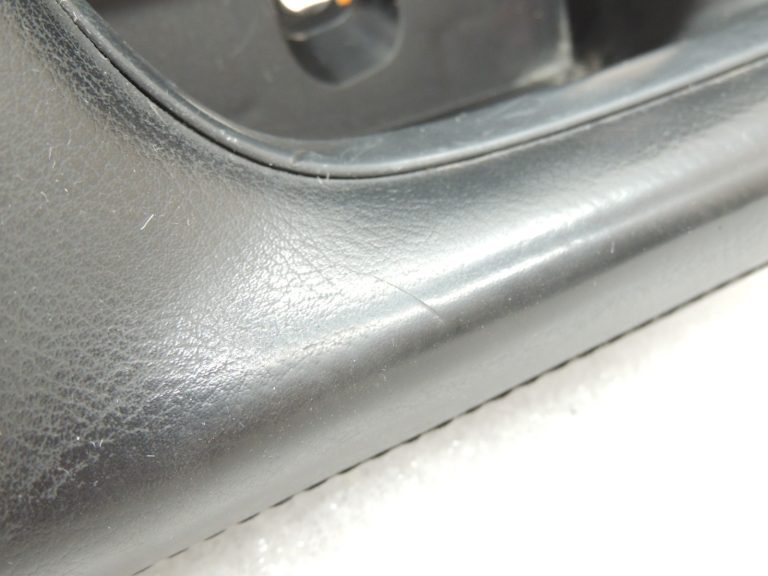 Oriģinālā Mazda 6 III GJ GL durvju paneļa roku balsts priekšējais kreisais GHP969391