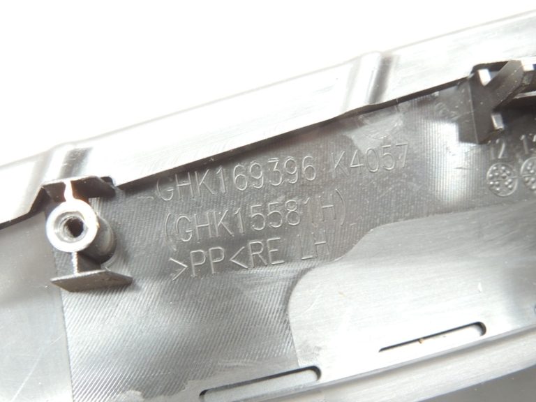 Oriģinālā Mazda 6 III GJ GL durvju paneļa roku balsts aizmugurējais kreisais GHK169396