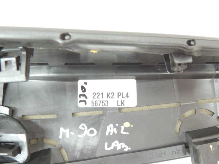 Oriģinālā Mazda 6 III GJ GL durvju paneļa roku balsts aizmugurējā labajā pusē GHK169376