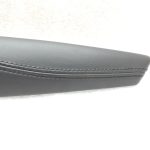 Oriģinālā Mazda 6 III GJ GL durvju paneļa roku balsts aizmugurējā labajā pusē GHK169376