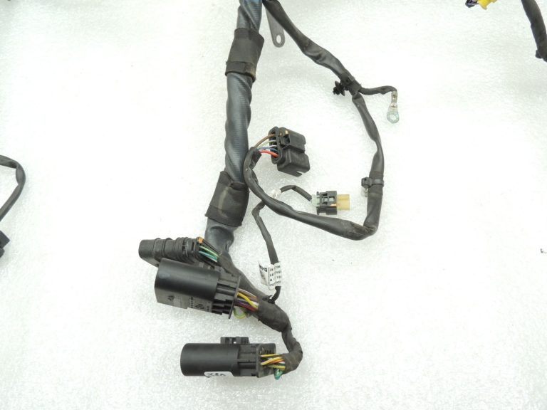 Oriģinālā Mercedes Benz W205 AMG C63 M177 motora elektroinstalācijas instalācija Motora elektroinstalācijas instalācija A1771500900