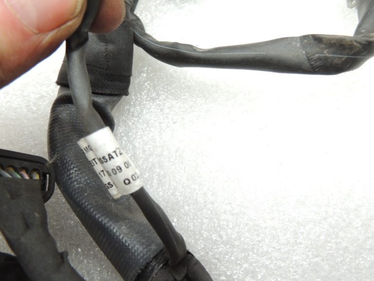 Oriģinālā Mercedes Benz W205 AMG C63 M177 motora elektroinstalācijas instalācija Motora elektroinstalācijas instalācija A1771500900