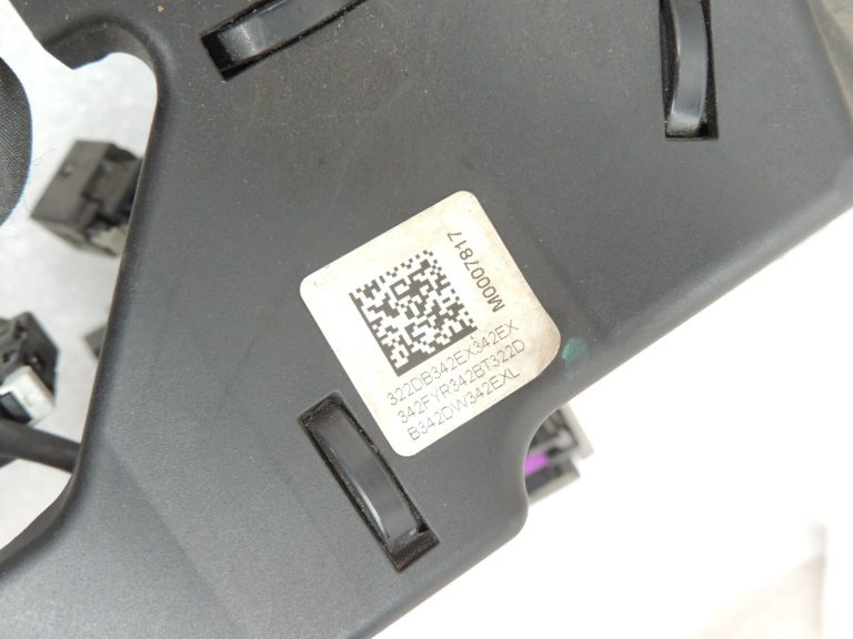Oriģinālā Mercedes Benz W205 AMG C63 M177 motora elektroinstalācijas instalācija Motora elektroinstalācijas instalācija A1771500900