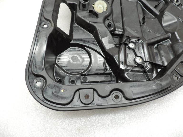 Mercedes-Benz C-klase W205 Logu regulatora mehānisms aizmugurējais labais A2057308004