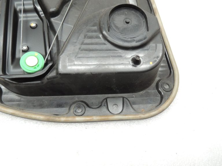 Mercedes-Benz C-klase W205 Logu regulatora mehānisms aizmugurējais labais A2057308004