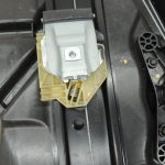 Mercedes-Benz C-klase W205 Logu regulatora mehānisms aizmugurējais labais A2057308004