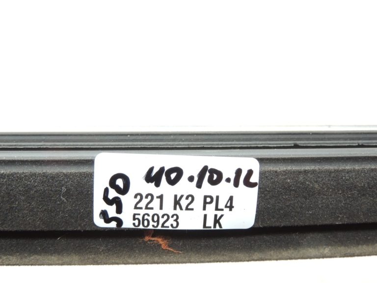 Oriģinālā aprīkojuma Mercedes W205 aizmugurējā labā loga līstes A2057300424