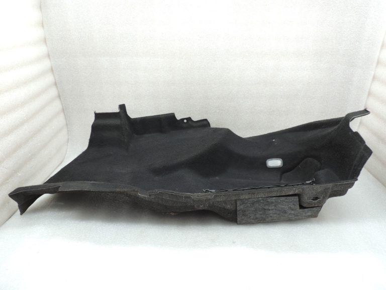 Oriģinālā Mercedes Benz W205 sedana bagāžnieka sānu apdare labajā pusē A2056902625