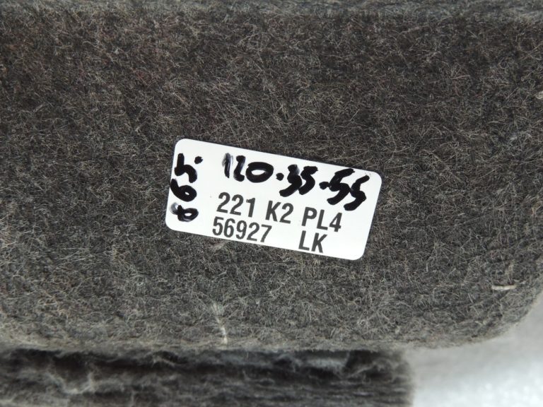 Oriģinālā Mercedes Benz W205 sedana bagāžnieka sānu apdare labajā pusē A2056902625