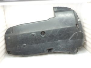 Oriģinālā Mercedes Benz W205 sedana bagāžnieka apakšējā paneļa aizmugurējā apdare