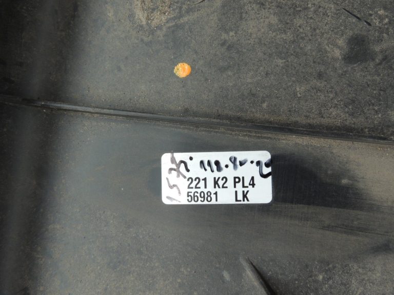 Oriģinālā Mercedes Benz W205 sedana bagāžnieka apakšējā paneļa aizmugurējā apdare