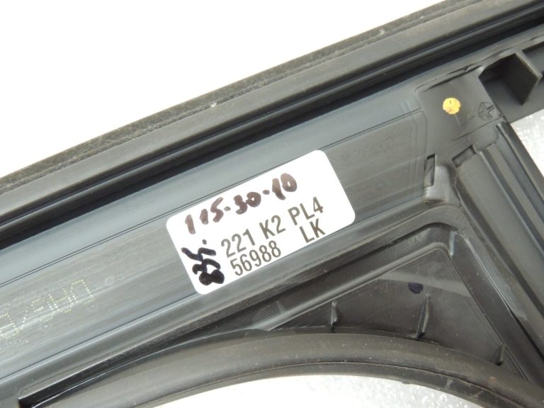 Mercedes W205 sedans hromēta durvju loga aizmugurējā loga blīvējums kreisajā pusē A2057355300