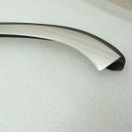 Mercedes W205 sedans hromēta durvju loga aizmugurējā loga blīvējums kreisajā pusē A2057355300