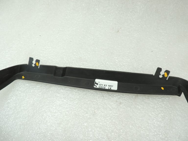 Opel Frontera B priekšējo lukturu vāka rāmja apdare labajā pusē 97184804