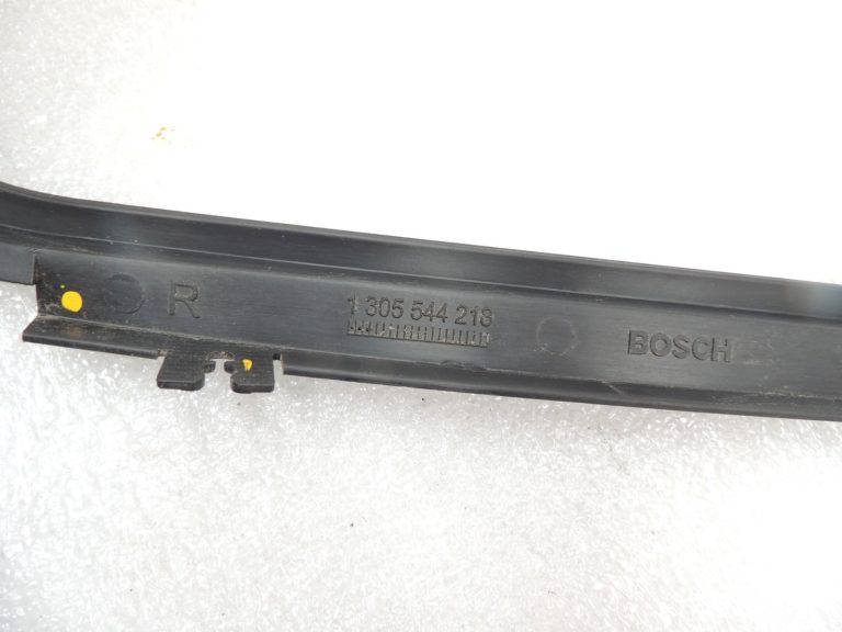 Opel Frontera B priekšējo lukturu vāka rāmja apdare labajā pusē 97184804