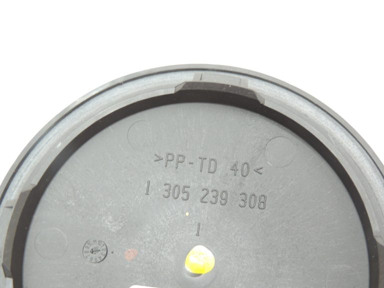 BMW F25 LCI Bixenon priekšējo lukturu vāciņš 63117379846