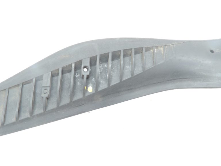 Volvo XC90 I 2003-2010 Priekšējo lukturu gumijas blīvējuma sloksne labajā pusē 30698152