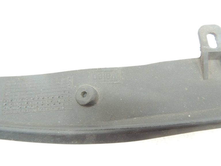 Volvo XC90 I 2003-2010 Priekšējo lukturu gumijas blīvējuma sloksne labajā pusē 30698152