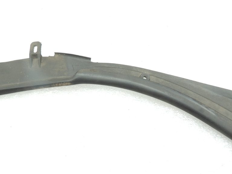 Volvo XC90 I 2003-2010 Priekšējo lukturu gumijas blīvējuma sloksne labajā pusē 30698152