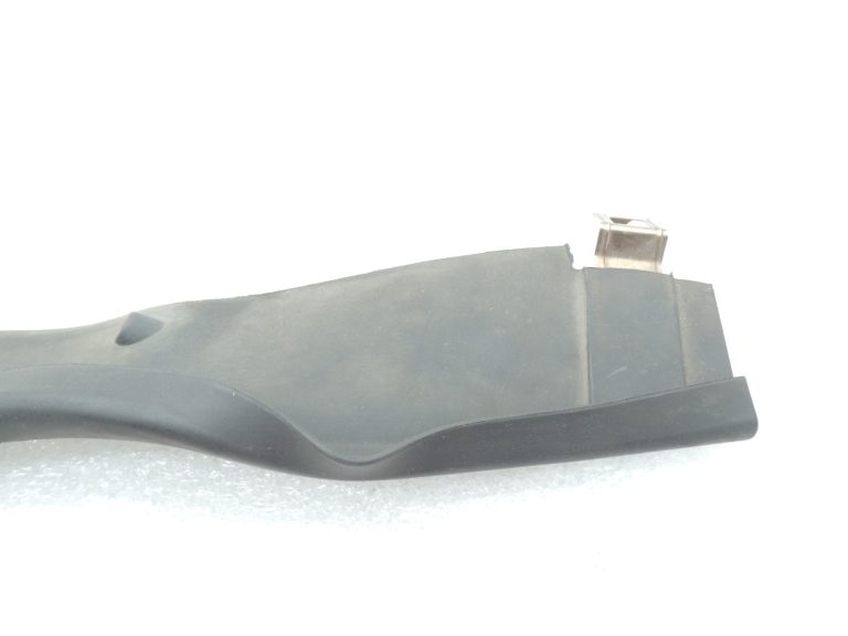 Volvo XC90 I 2003-2010 Priekšējo lukturu gumijas blīvējuma sloksne labajā pusē 30698152