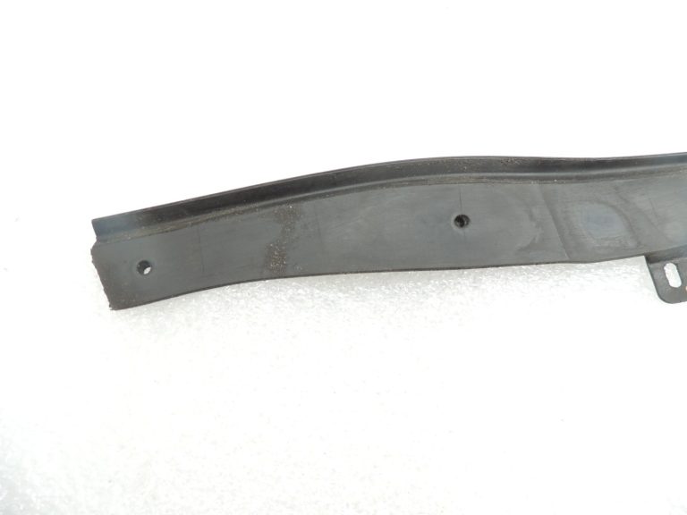 Volvo XC90 I 2003-2010 Priekšējo lukturu gumijas blīvējuma sloksne labajā pusē 30698152