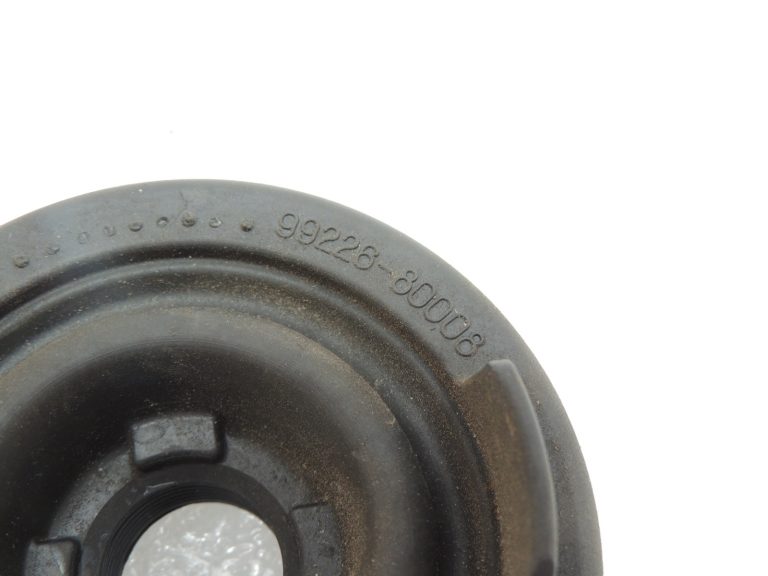 Toyota Avensis T25 halogēna priekšējo lukturu vāka vāciņš Labais 8113505240