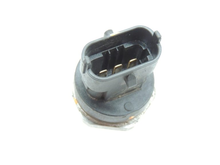 Opel Insignia A Astra J Zafira C 2.0 CDTi Degvielas spiediena sensors 55576178