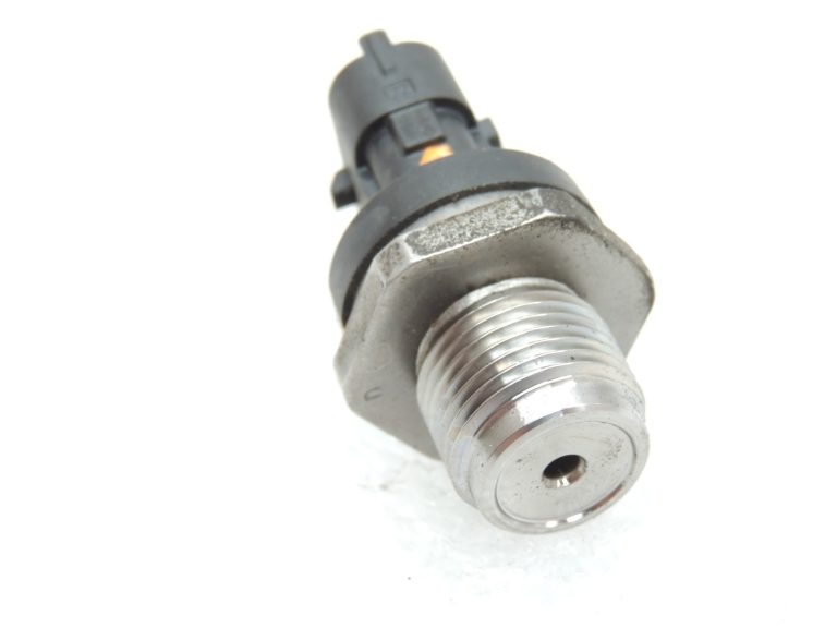 Opel Insignia A Astra J Zafira C 2.0 CDTi Degvielas spiediena sensors 55576178