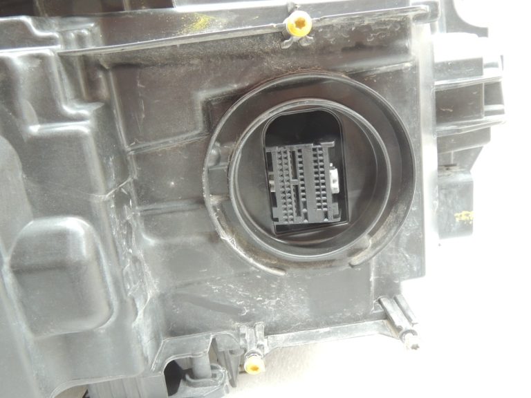 BMW 5. sērijas G30 G31 F90 LED priekšējais labās puses galvenais lukturis 7439184