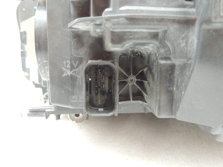 BMW 5. sērijas G30 G31 F90 LED priekšējais labās puses galvenais lukturis 7439184